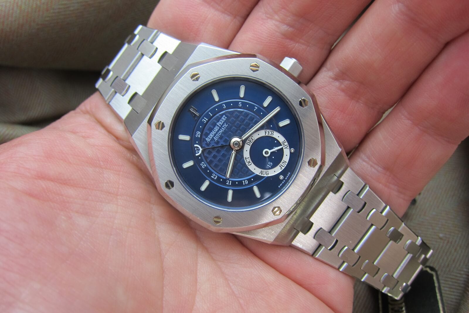 how much does a audemars piguet cost