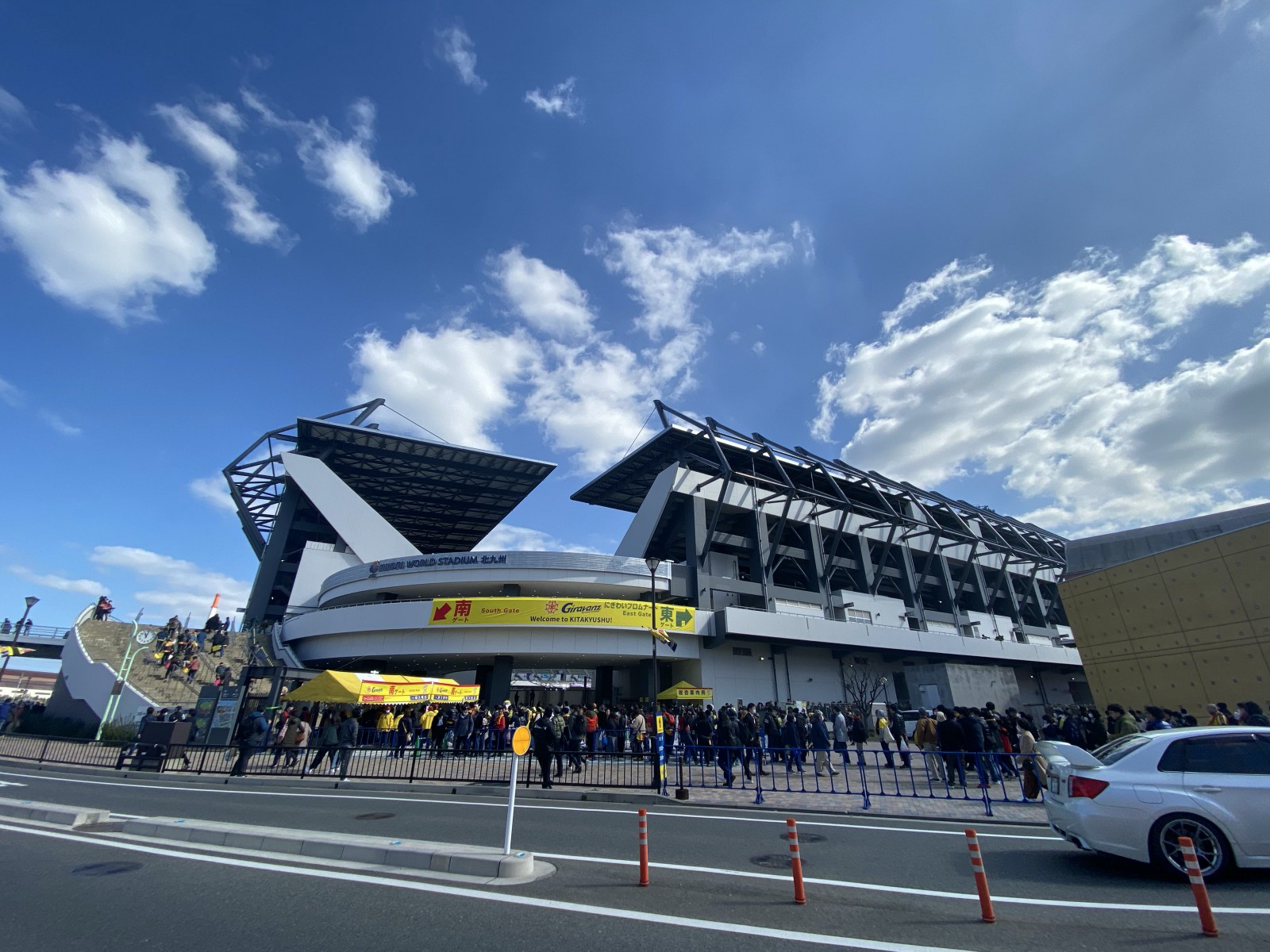 今年のアビスパ はこれまでと違う 年2月23日 ミクニワールドスタジアムで開催された ギラヴァンツ北九州 By Hiro Qli Jp