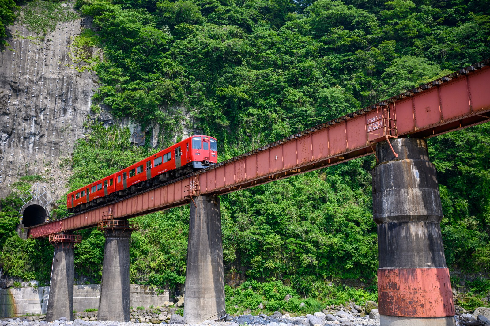 百枝 ももえだ 鉄橋と百枝トンネルそして電車 ここには何度か来ているけど電車を絡めて撮るのは今日が初めて 鉄橋とトンネル それ By Pafuxu Pafuxum 百枝 ももえだ 鉄橋と百枝トンネルそして電車 ここには何度か来ているけど電車を絡めて撮るのは今日が初めて 鉄橋とトンネル それ By Pafuxu Pafuxum