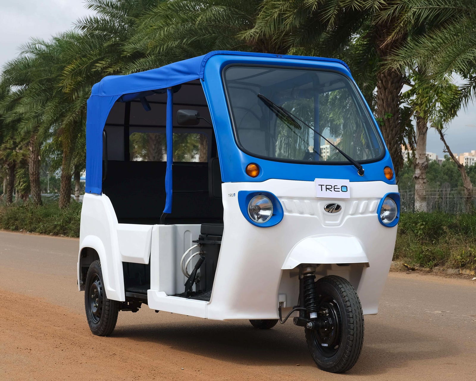 Self-Driving Cars Should Be Tuk-Tuks - The Startup - Medium