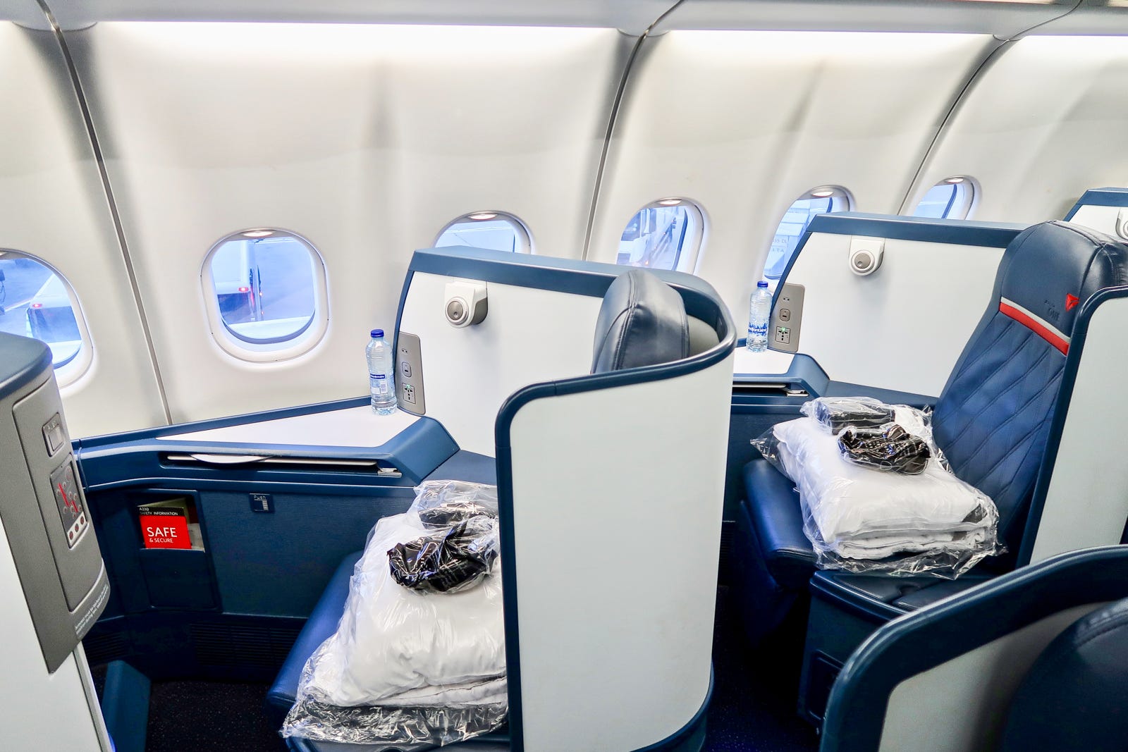 How To Upgrade Seats On United Airlines Jessica Rogers Medium