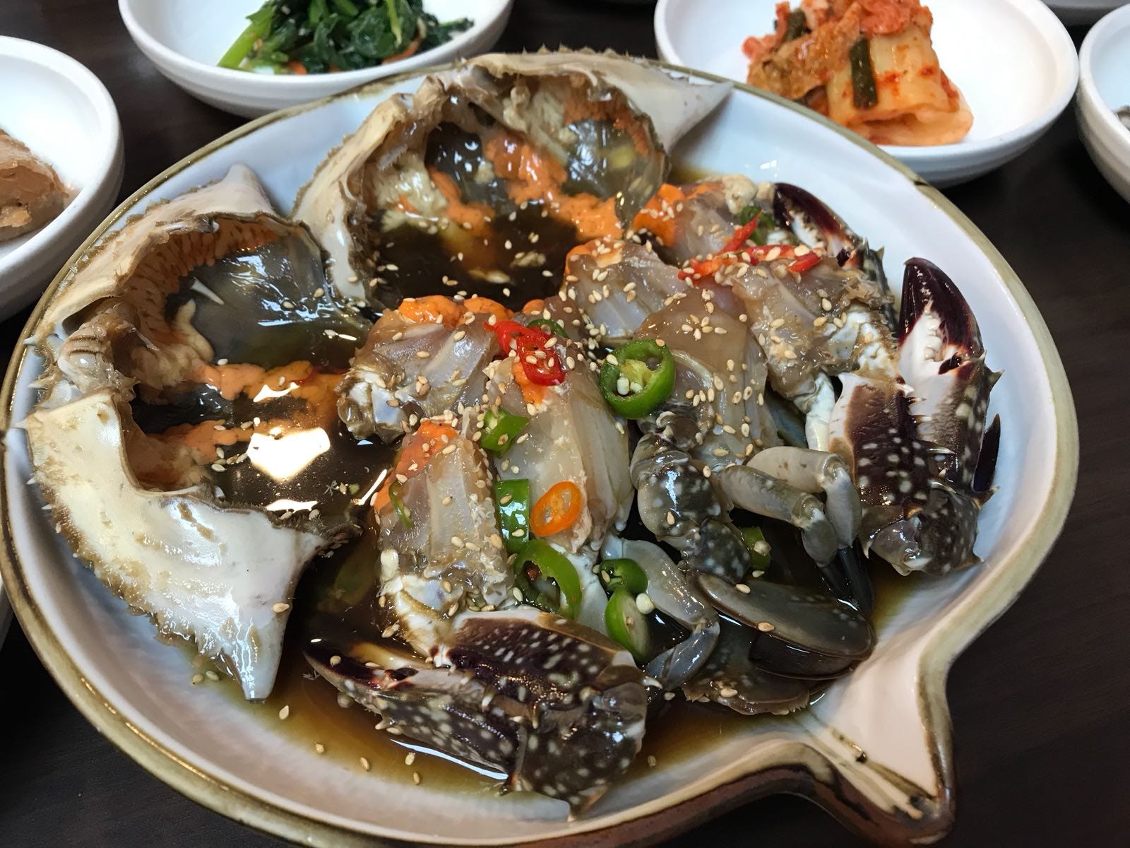 韓國必食醬油蟹之食物中毒記. 身為海鮮狂魔的小編，這次去韓國不忘事先找了幾間醬油蟹餐廳。能夠去有口皆碑的大瓦房… | by Everywhere We  Go | Medium