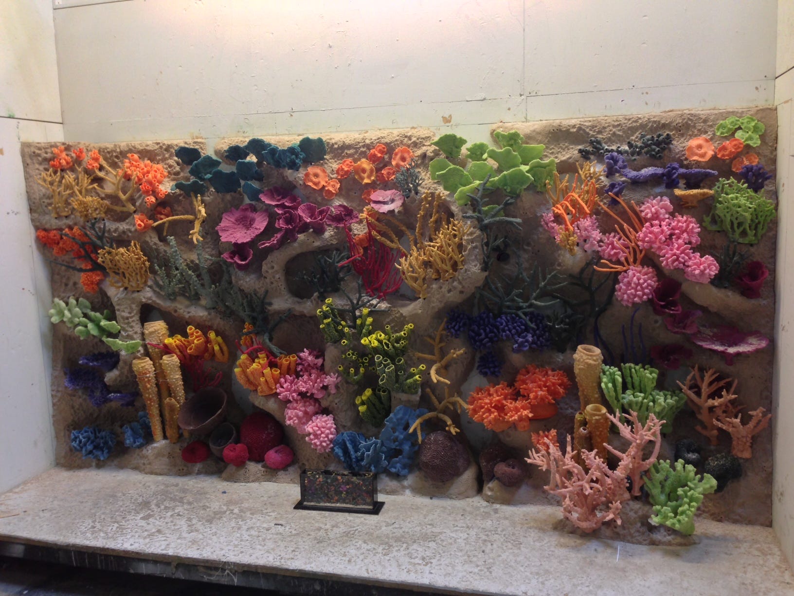 Decorate Your Aquarium With Beautiful Artificial Coral And Reefs