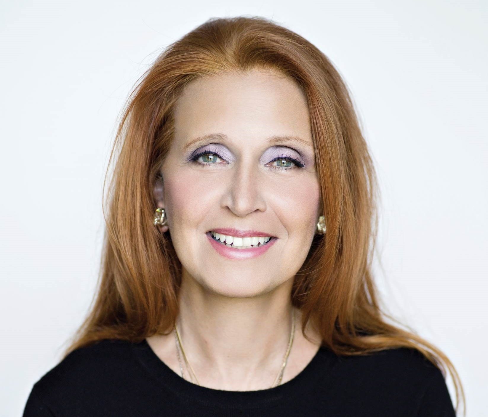 Danielle Steel Biography Net Worth By Richest Celebrities Medium
