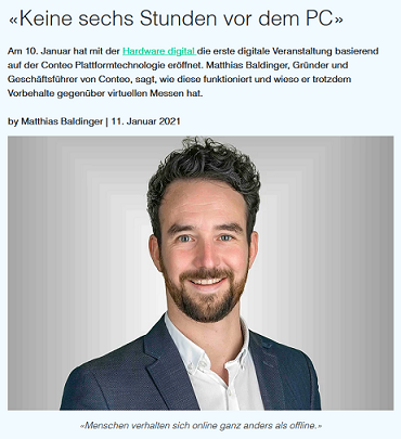 Ein Mann mit lockigem braunem Haar und Bart, der einen dunklen Blazer und ein weißes Hemd trägt, lächelt in die Kamera. Über und unter dem Foto ist ein deutscher Text zu lesen.