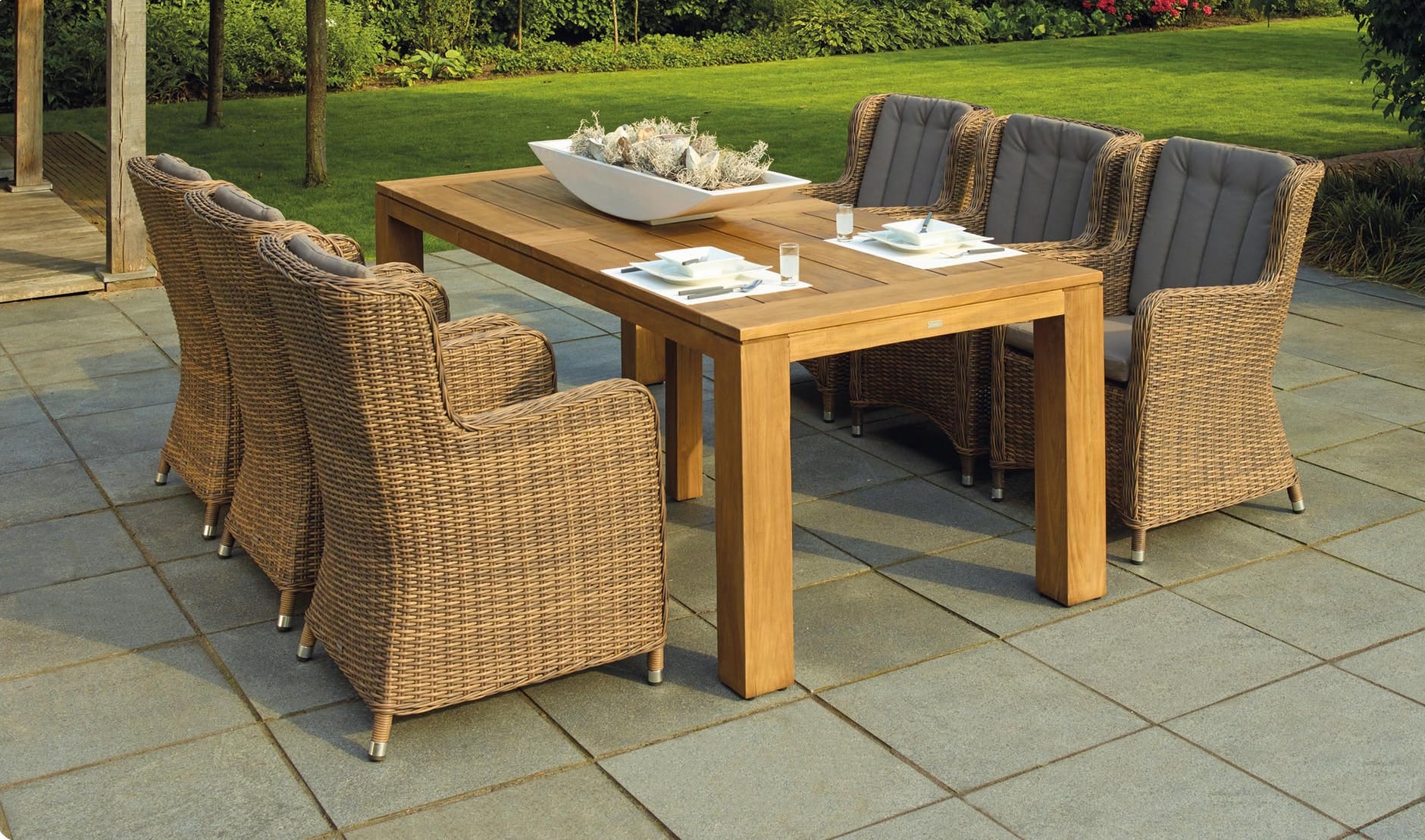 Multiple Uses Of The Outdoor Lounge Chairs And It S Placement