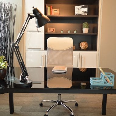 Top 5 Affordable Ideas To Decorate Your New Office Desk