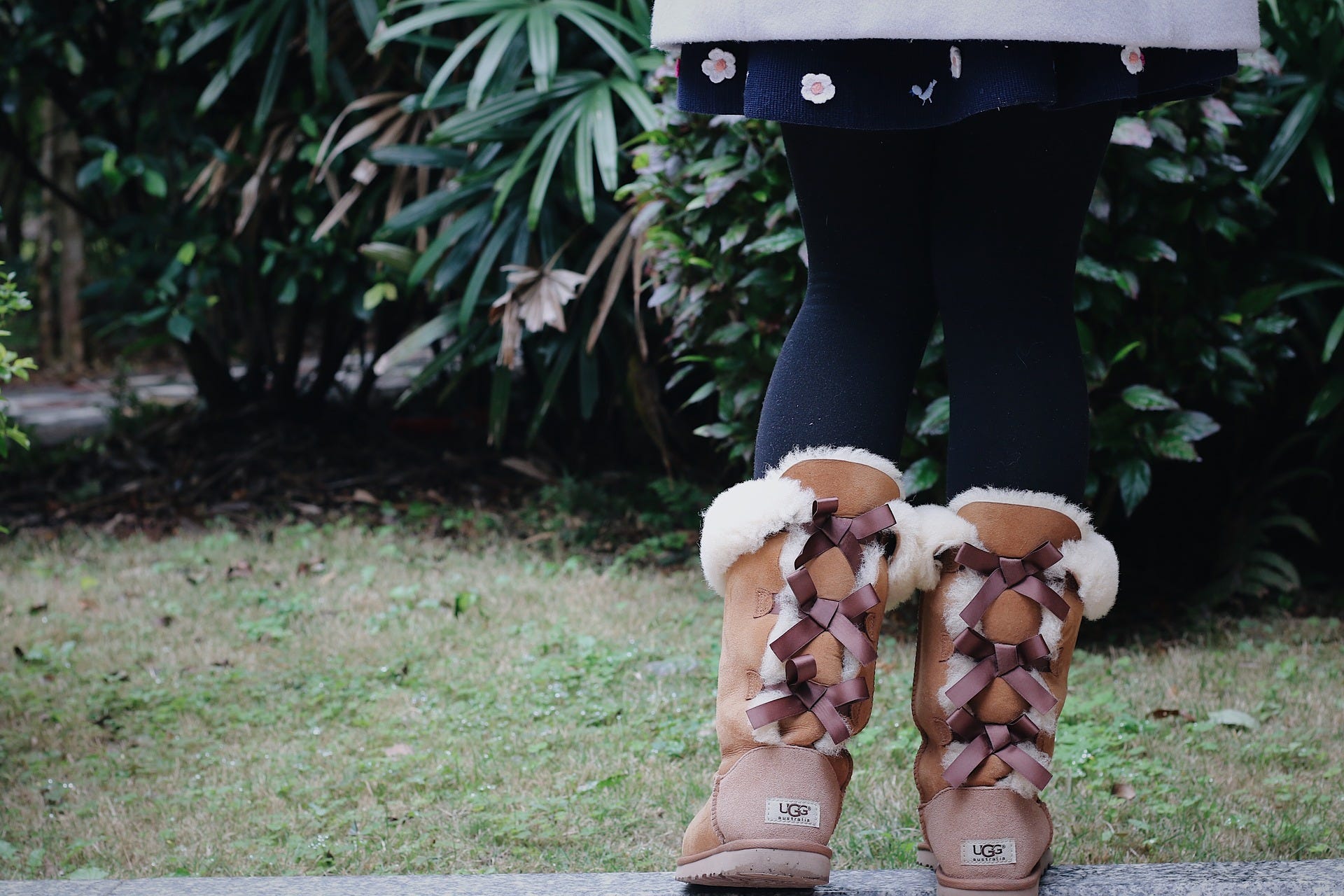 Sådan styler du bamsestøvler. Bamsestøvler har efterhånden været… | by  Thilde RH | Medium