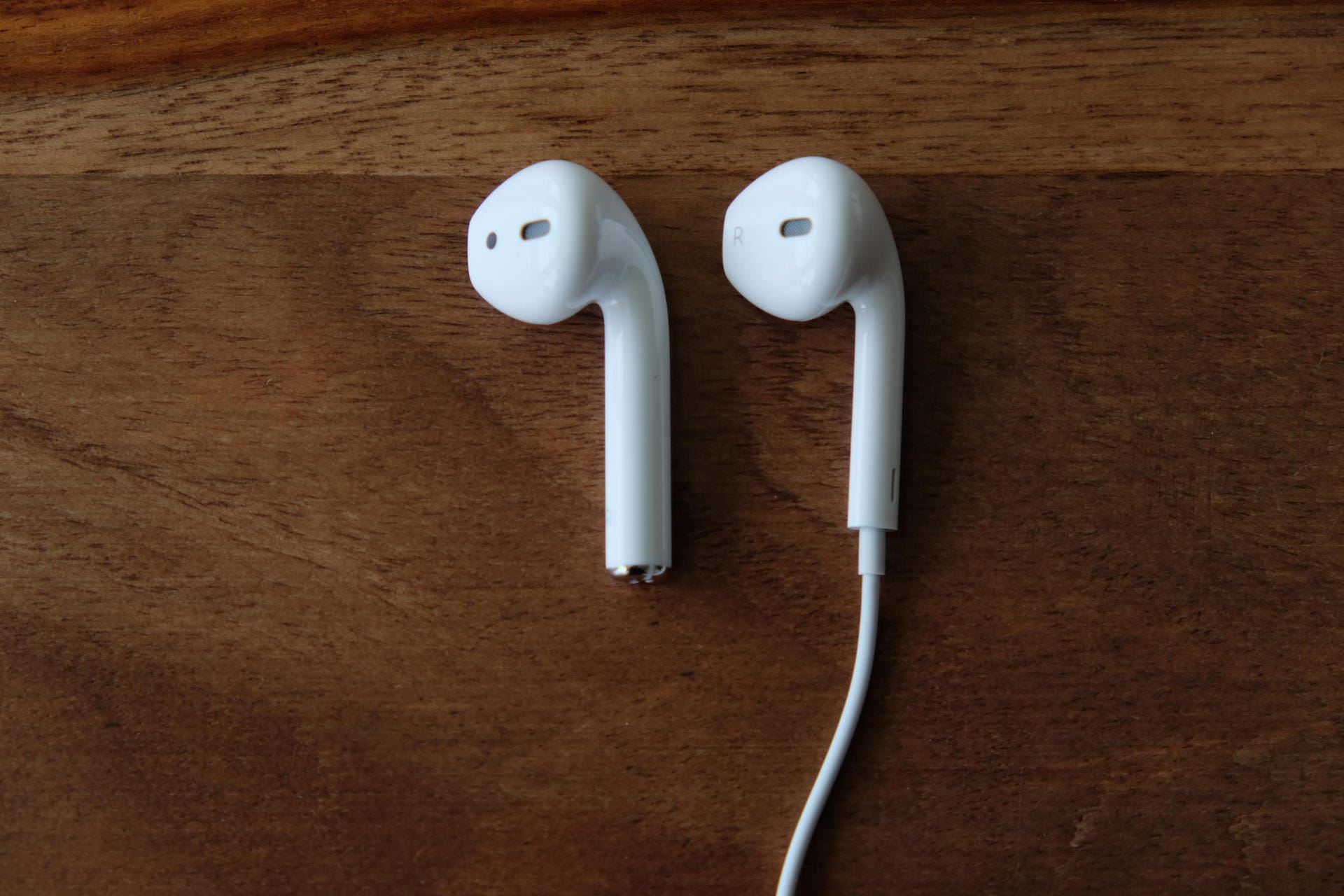 やっと登場してすぐ売り切れた Airpods 販売開始の日の夜には4週間待ちの状態に By Taro Matsumura 松村太郎 Tarosite やっと登場してすぐ売り切れた Airpods 販売開始の日の夜には4週間待ちの状態に By Taro Matsumura 松村太郎 Tarosite