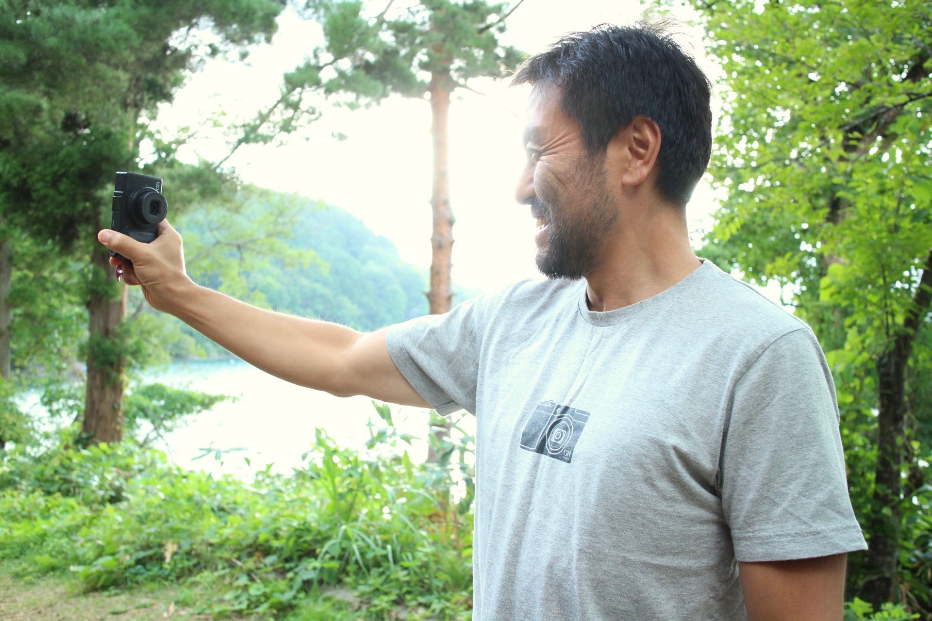 4521 リコー Gr Ii で自撮りする持ち方と手順 By 塩澤一洋 Kazuhiro Shiozawa Shiology