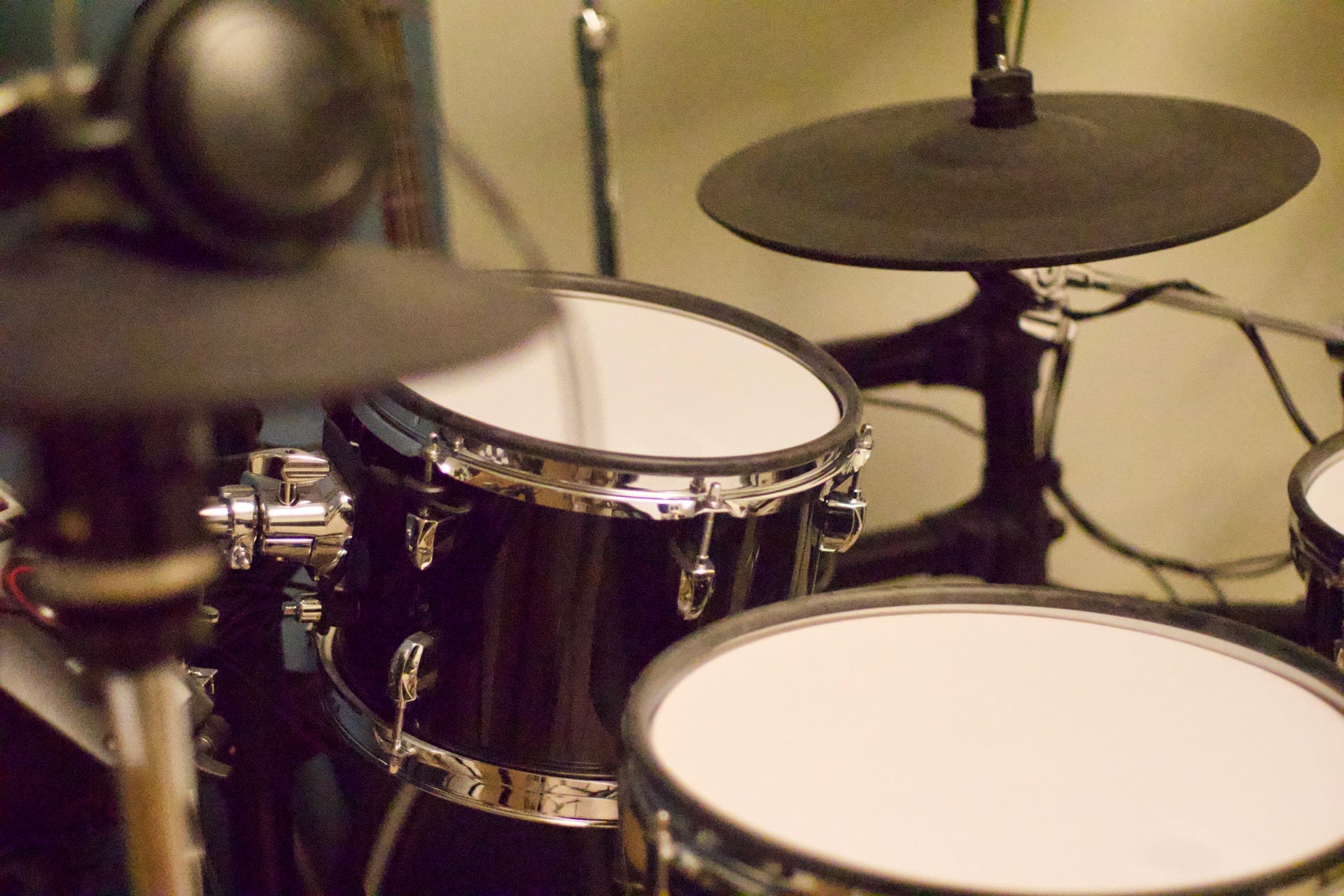 Electronic drums vs acoustic drums — What's right for you?