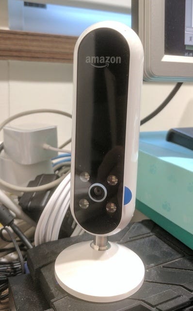 Amazon亞馬遜 Echo Look微開箱 某一天 我的信箱突然收到amazon的通知 說有新的產品echolook出來 不 By Tse Yao Wang Medium