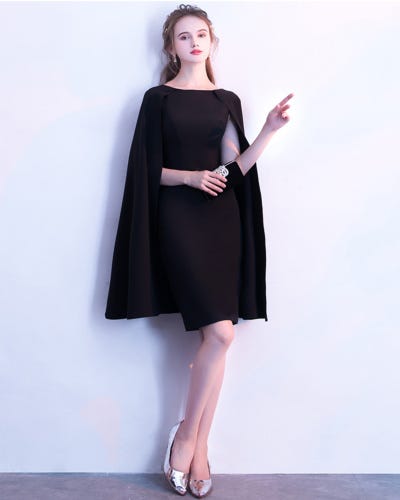 La Robe Du Soir Habille La Couleur Noire Pour Remplir La Soirée