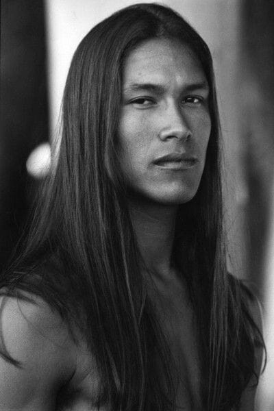 Tradicionalmente el pelo largo fue siempre símbolo de masculinidad. | by  Euric Santi | Medium