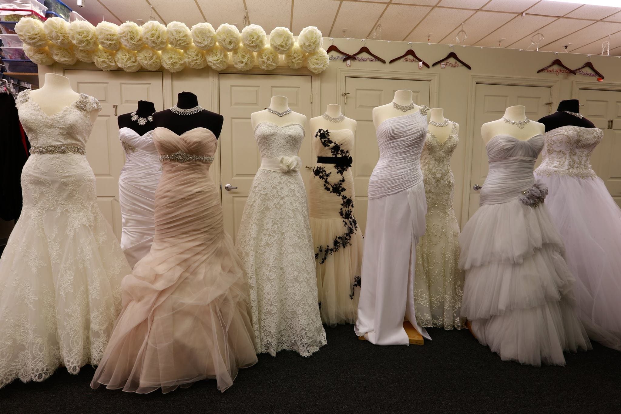 Minneapolis Weddings Shopping For Consignment Dresses