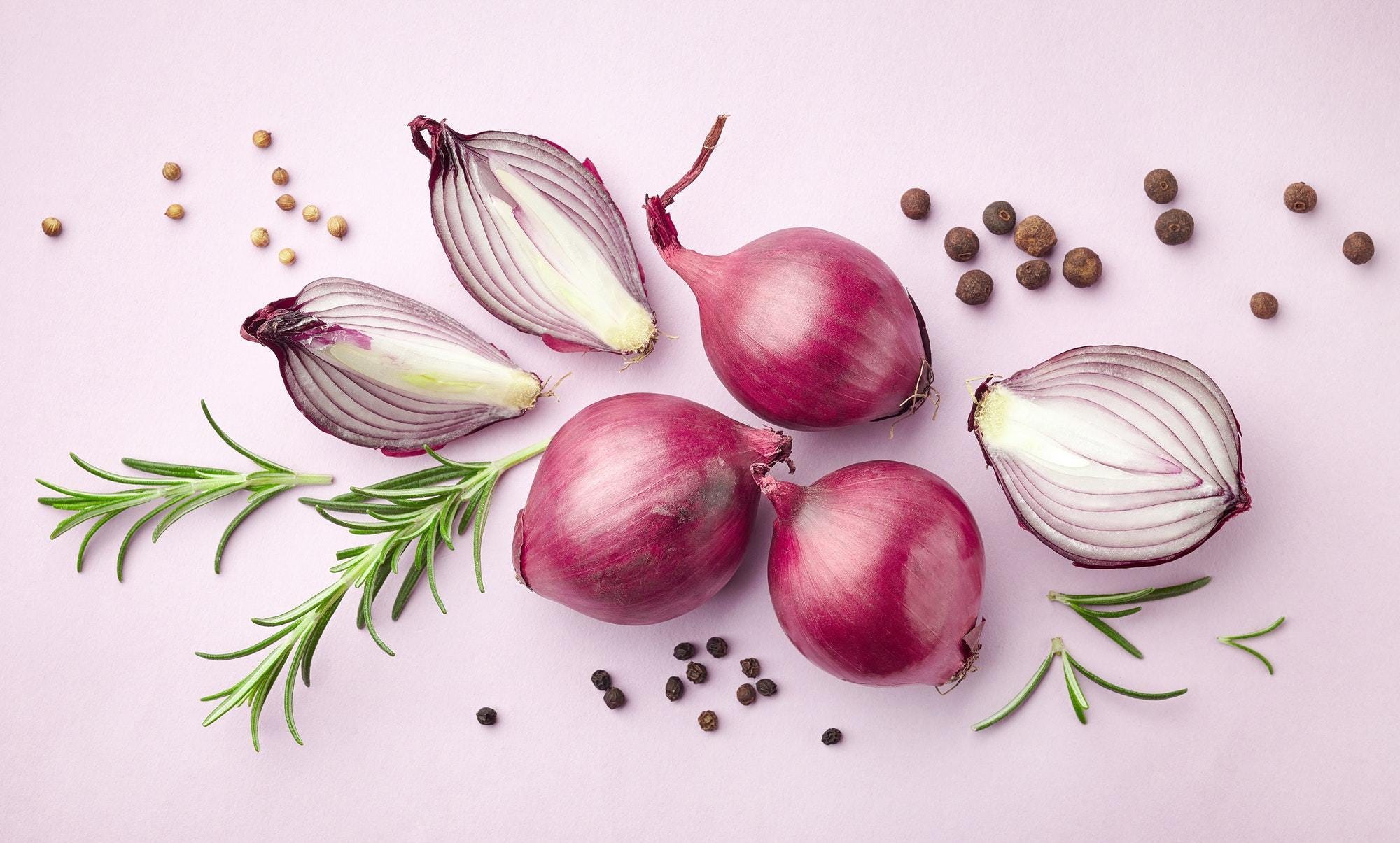 9 health benefits of eating raw onions every day - vibes