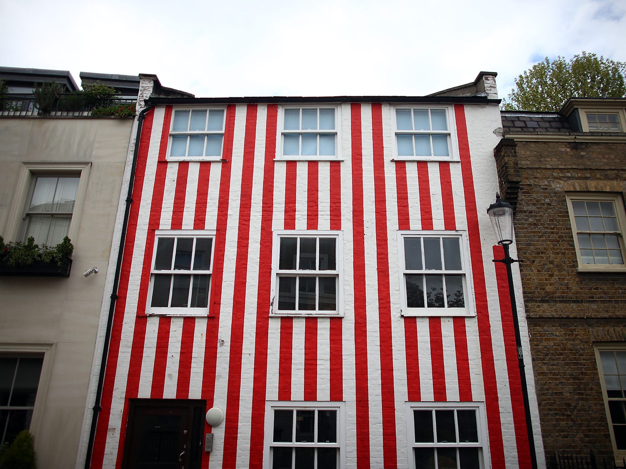 A “spite house” in London.