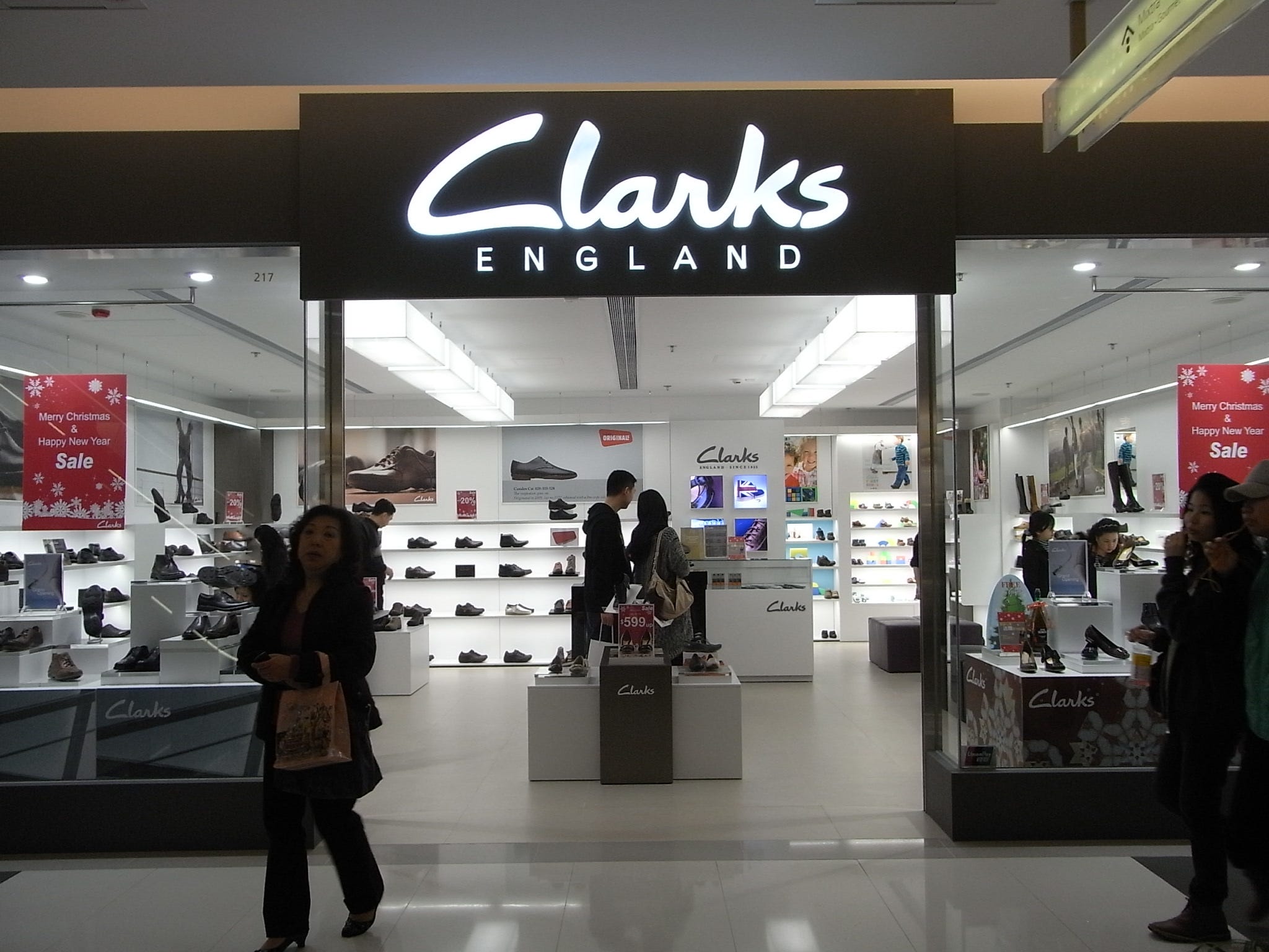 clarks outlet canada