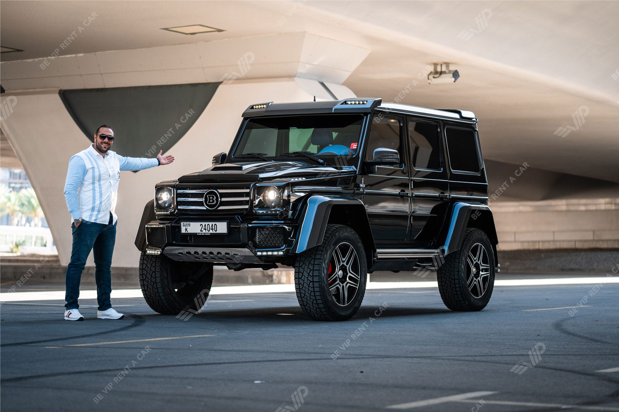 Explore the UAE Desert with the amazing Mercedes G500