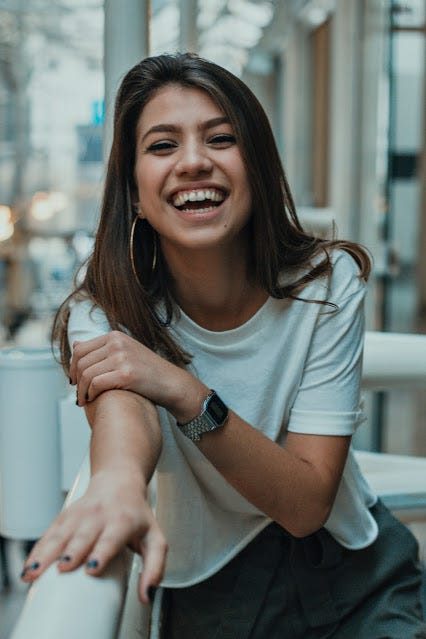 A smiling woman representing how can we achieve post-traumatic growth.