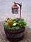 Weinfass mit Blumen