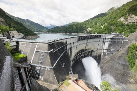 黒部ダム 正式名称 黒部川第四発電所 通称クロヨン ゆるキャラはくろにょん By Takashi Okada King Of Life Medium