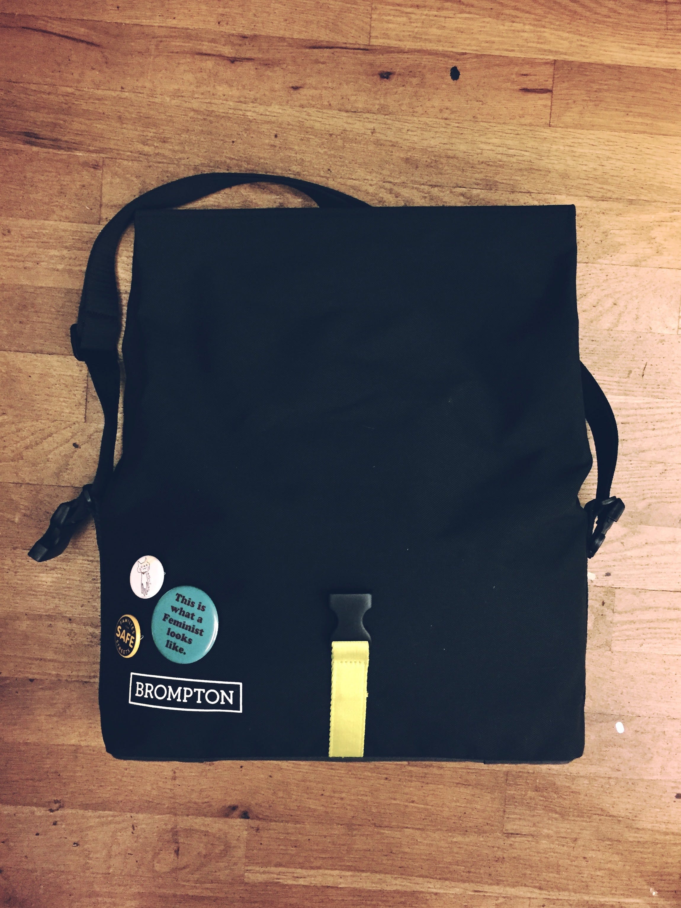 brompton roll top shoulder bag