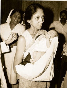 Dr Indira Hinduja holding first test tube baby | Trending Reader