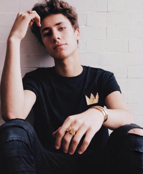 Juanpa Zurita de Youtuber a negociante | by Vale Rincón | Medium