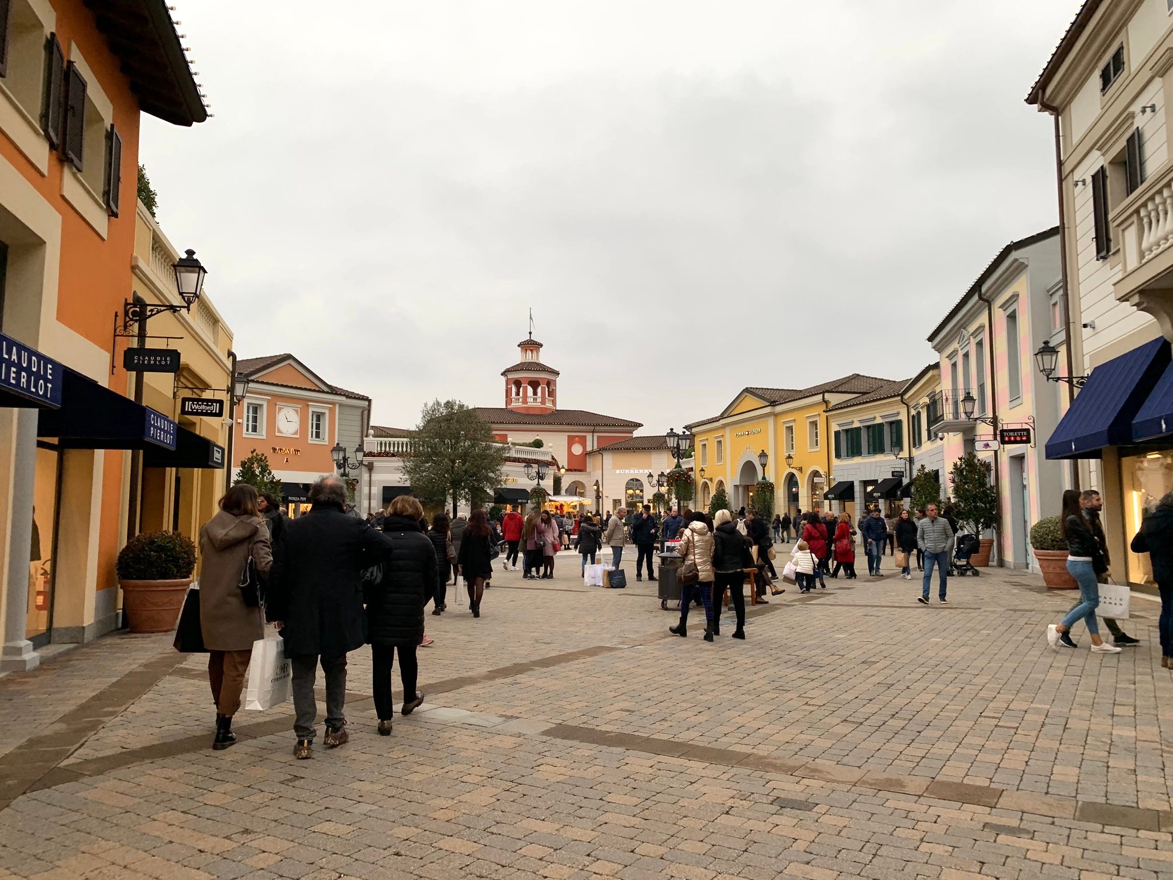 balenciaga outlet serravalle