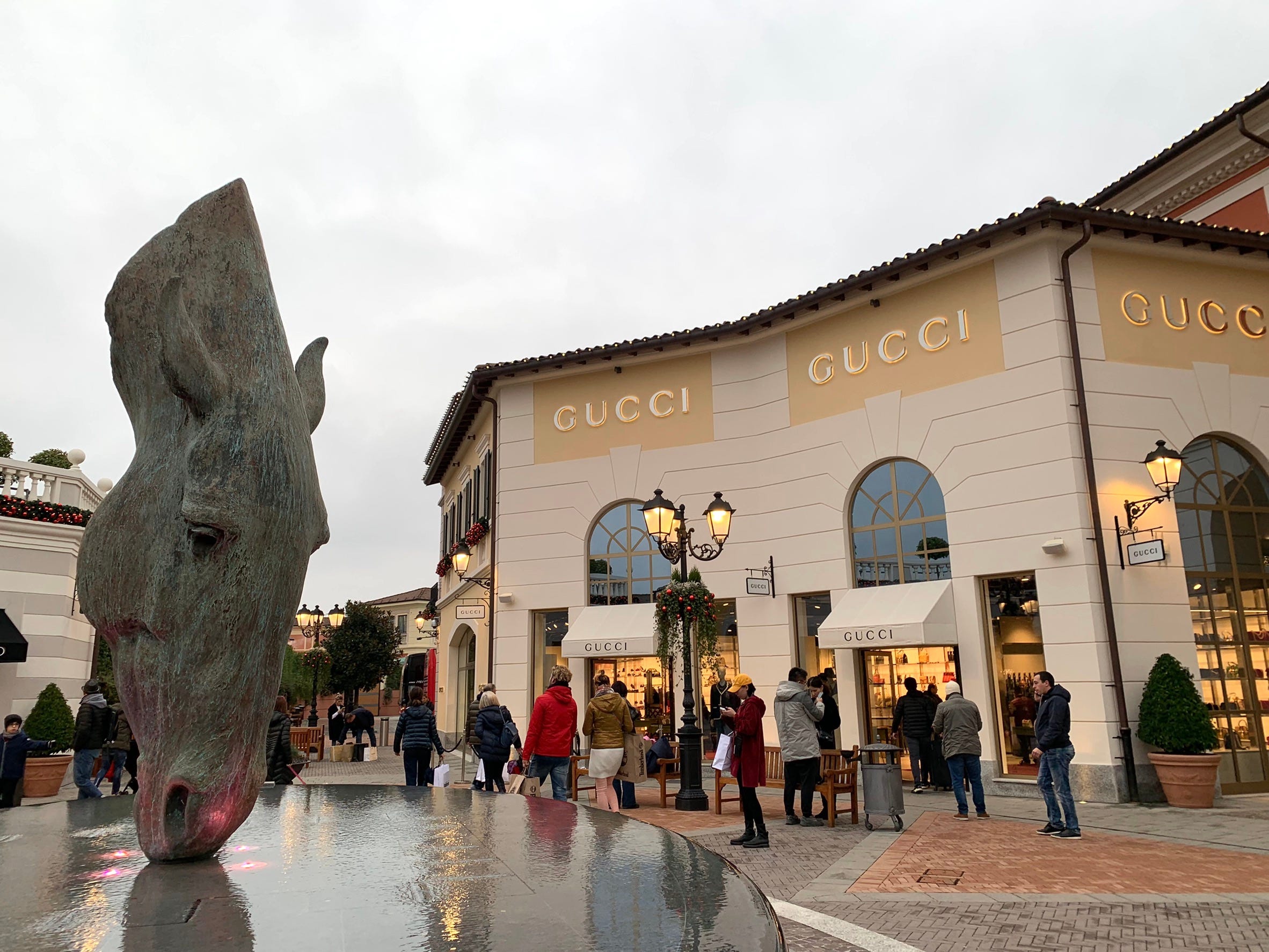 義大利｜米蘭｜Serravalle Designer Outlet | by Jocelyn | Jocelyn'sDaily | Medium