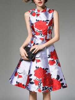 オススメの花柄おしゃれワンピース服とパンプス 赤い花柄おしゃれワンピース服がとてもおしゃれです 上品さをもつ色合い ラインは By 田中hana Medium