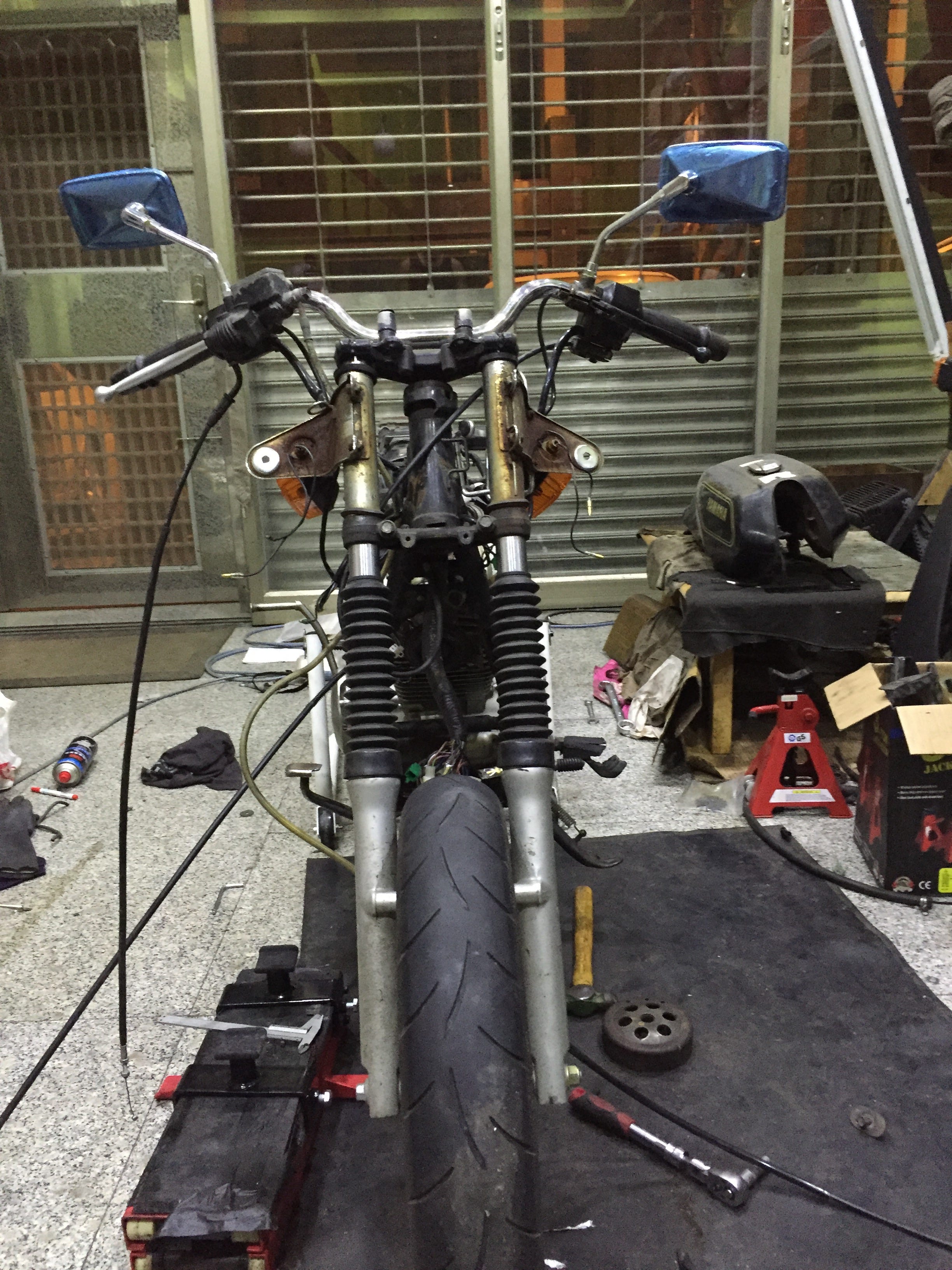 愛將 車體歪斜問題排除之特殊經驗談 無論原廠或改裝 愛將車體常被車主在網路上詢問說車頭偏一邊或者騎乘感不順暢是否有排 By Da Young Chen Medium