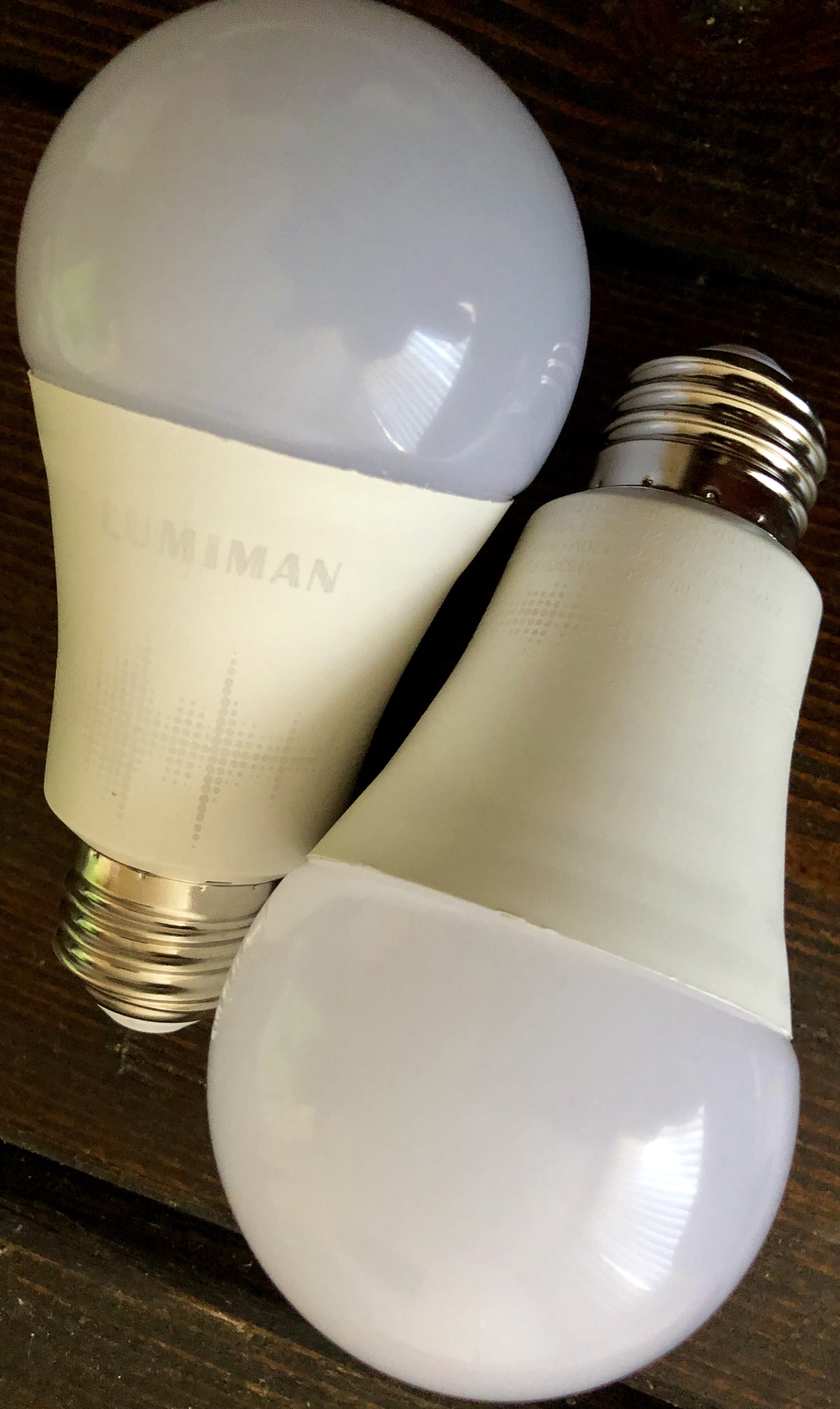 lumiman smart light bulb