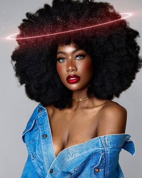 Efik Zara with her afro. African hair, type 4 hair youtubers
