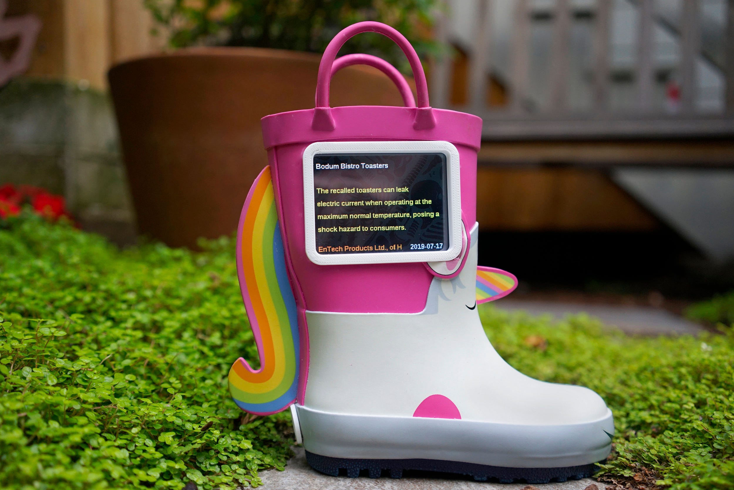 Web-Enabled Unicorn Boots Warn You of 