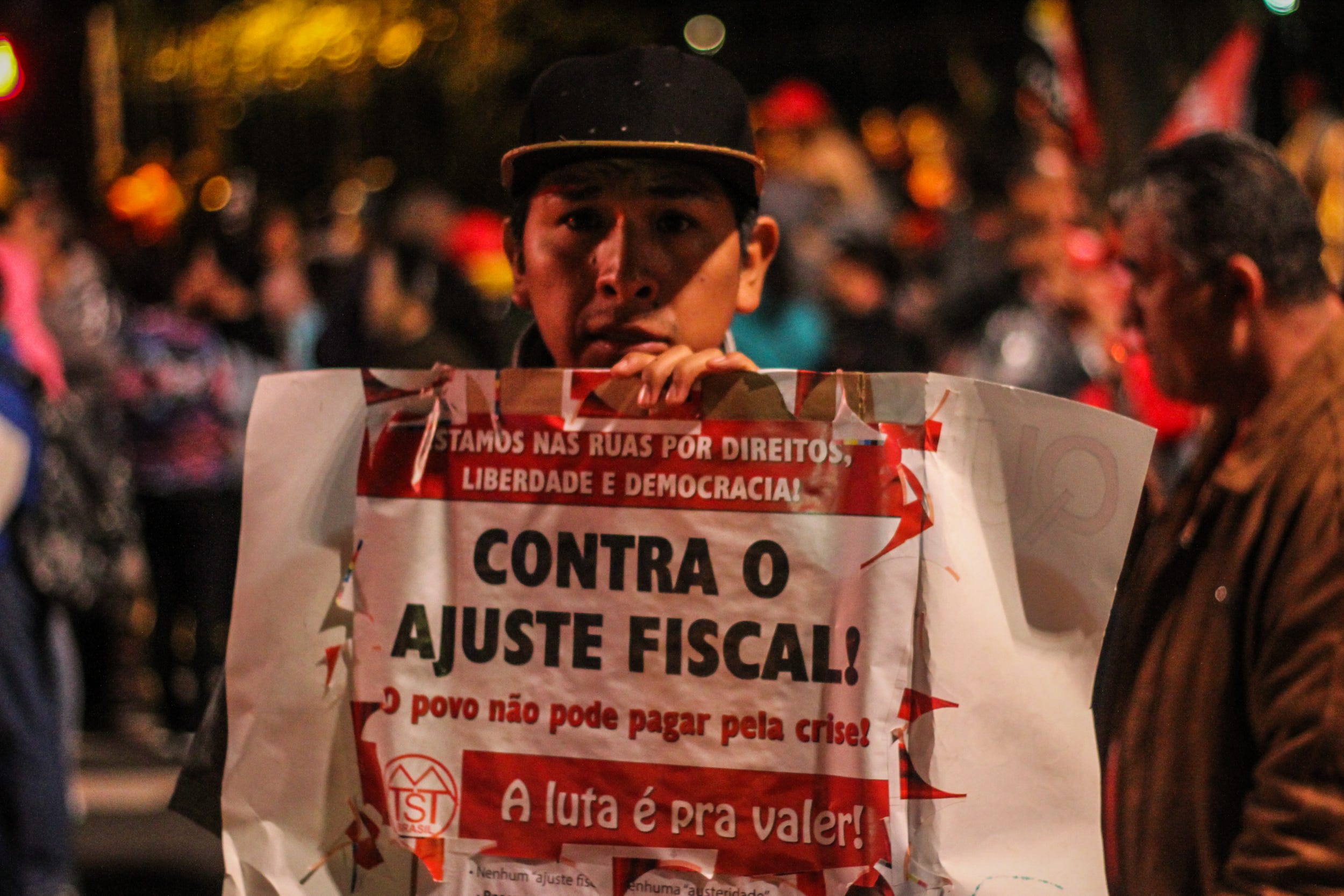 Contra a crise: a saída é pela esquerda - Jornalistas Livres - Medium