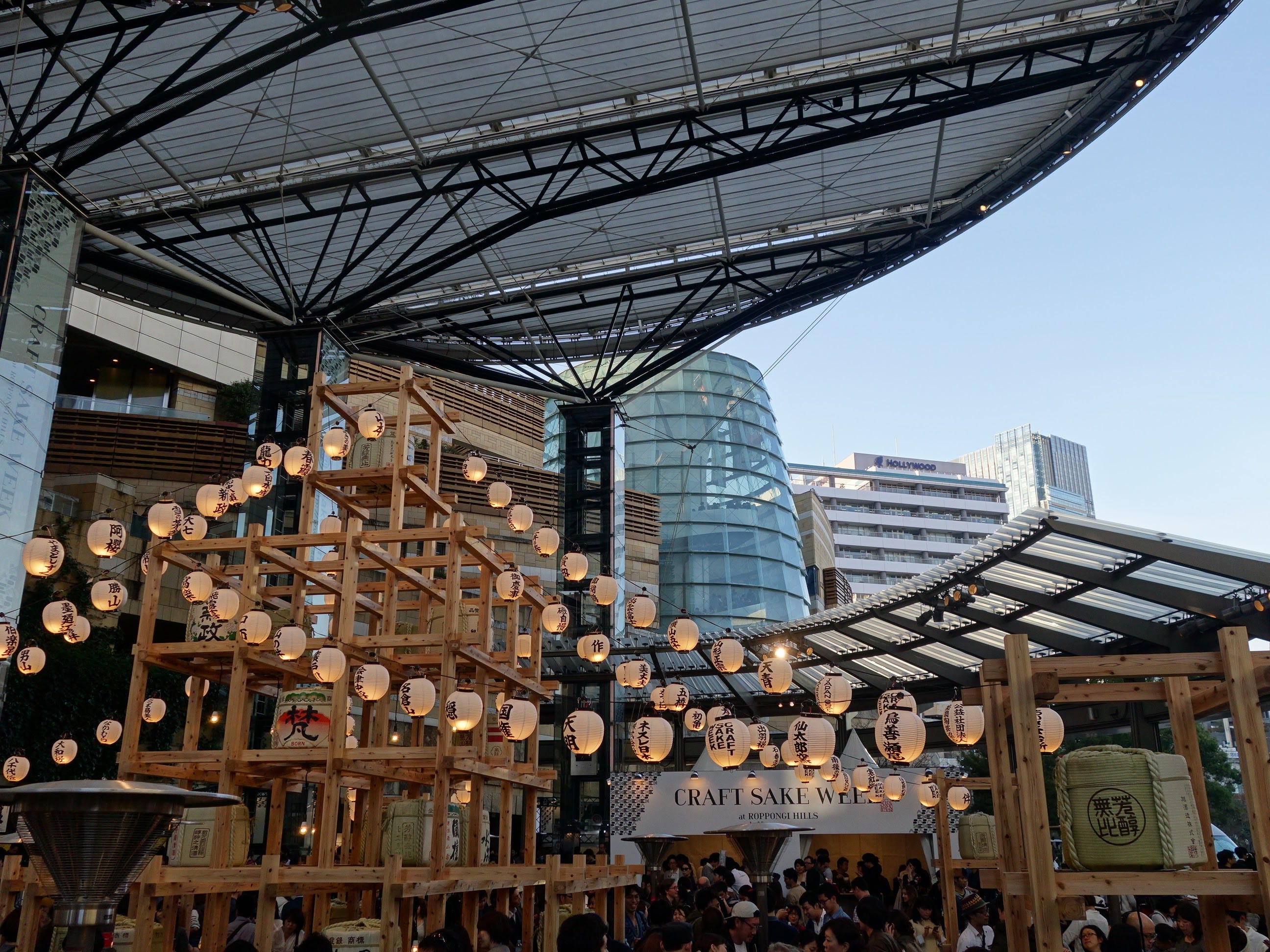 Craft Sakw Week 六本木ヒルズ 六本木ヒルズで開催された日本酒の一大イベント 元サッカー日本代表の中田英寿さんプ By Wakuwaku Takashi Medium