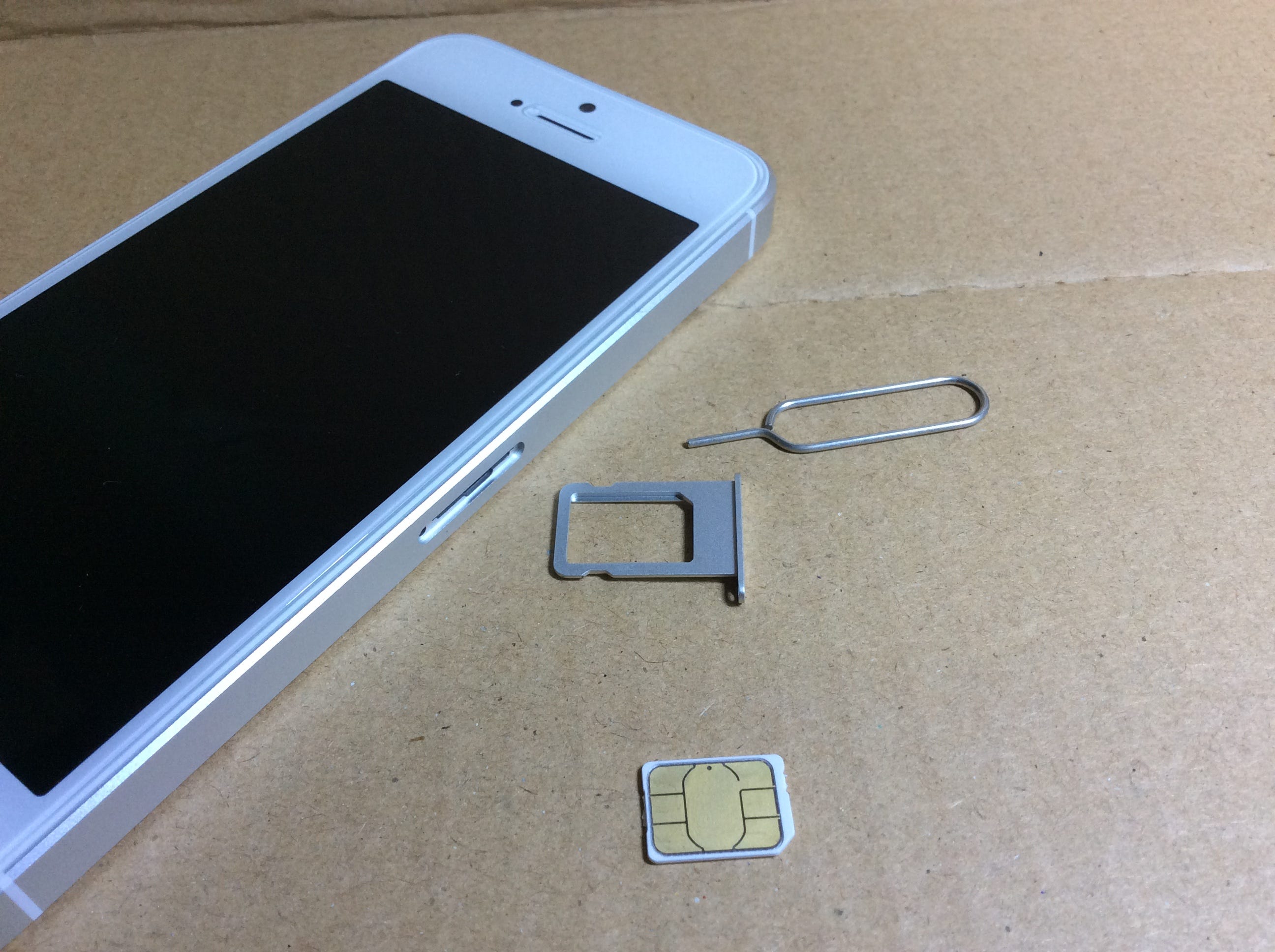 レビュー Iphone Seのために買ったアクセサリの開封 装着の様子 By 虎豆しば2号 Medium レビュー Iphone Seのために買ったアクセサリの開封 装着の様子 By 虎豆しば2号 Medium