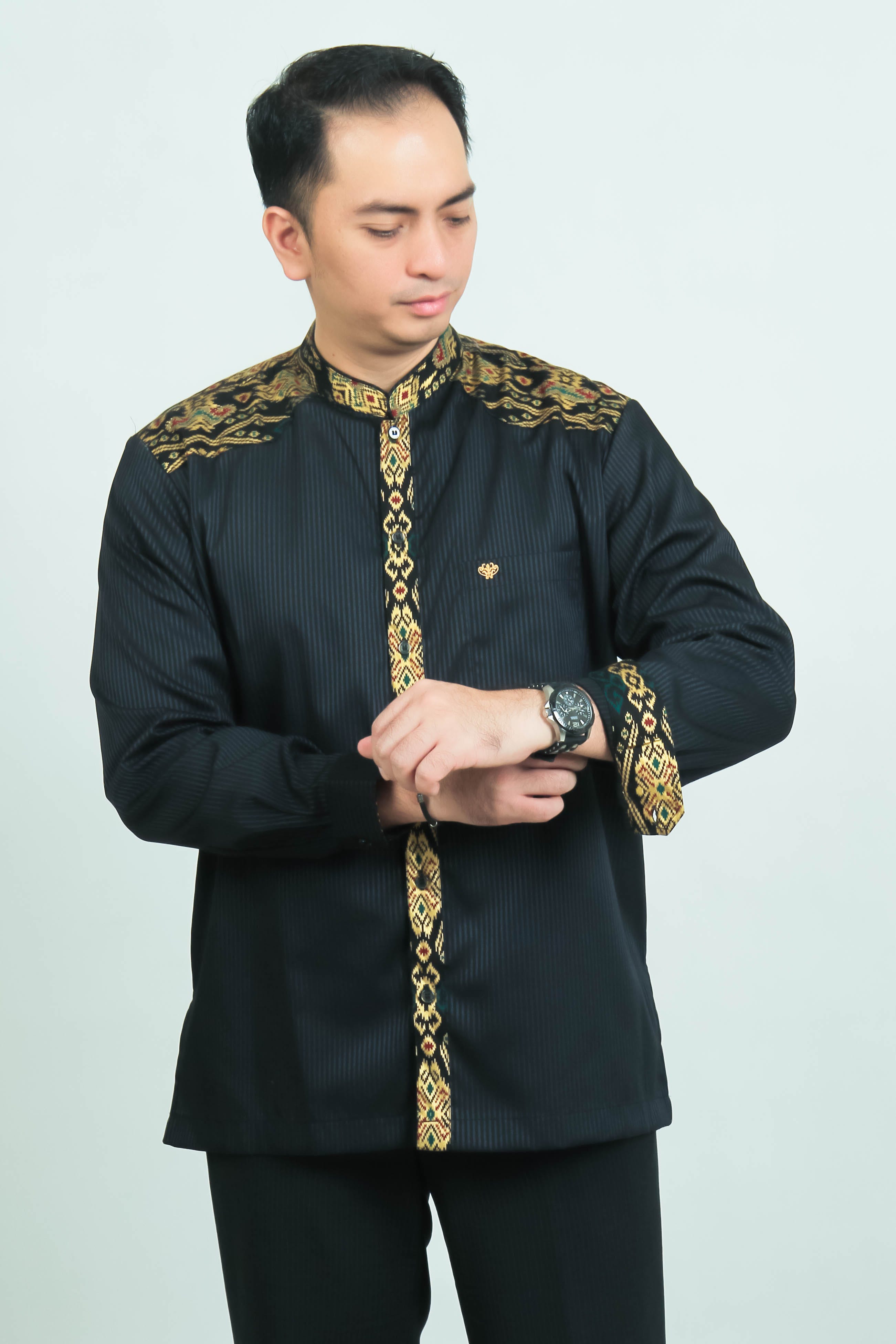 Baju Batik Kombinasi Polos Desain Model Kemeja Batik Pria Lengan Panjang