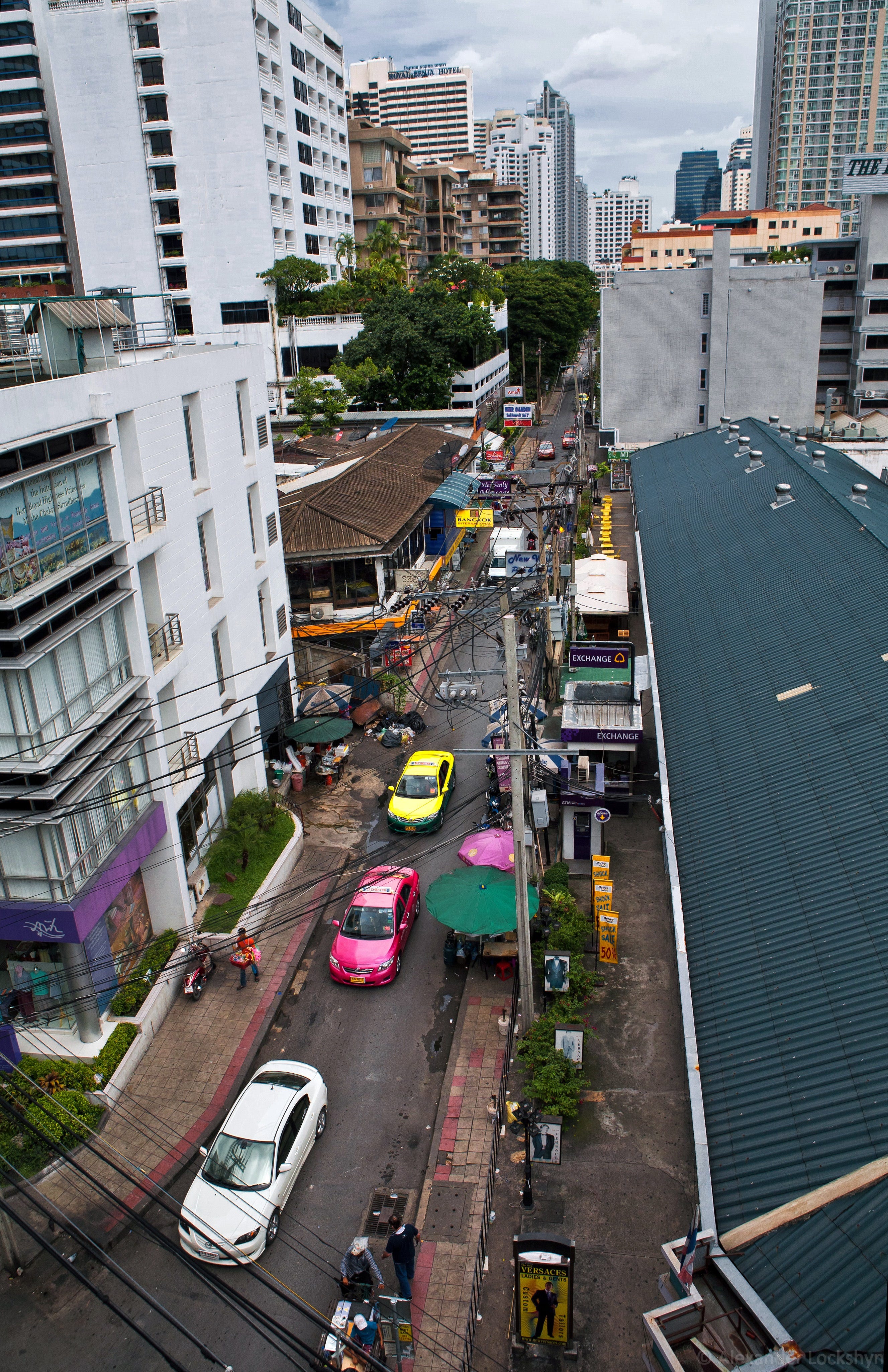 Rich upper levels VS poor lower levels of Bangkok by Alexander