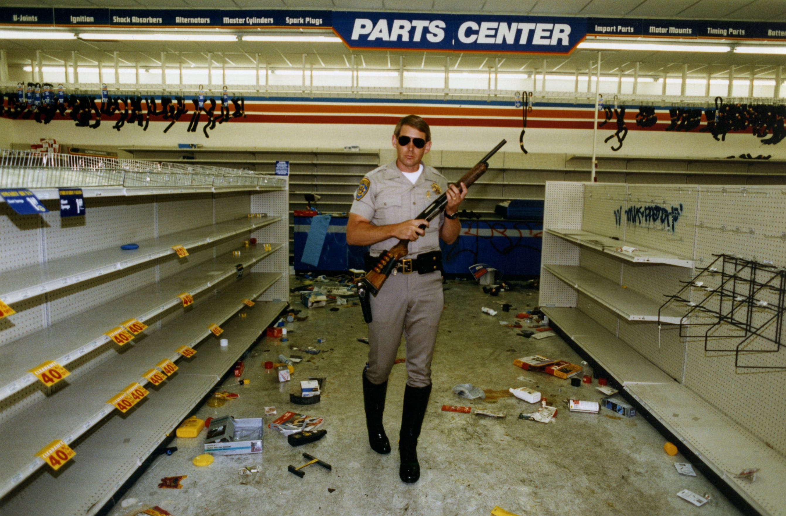 Snapshots of looting during the L.A. riots show anger, exuberance ...