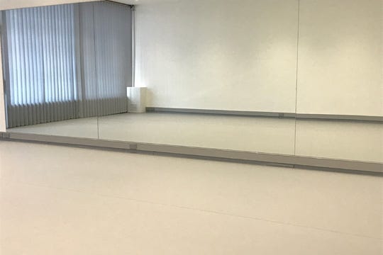 Prime Quality Dance Floor For Studio Dance Floor Medium