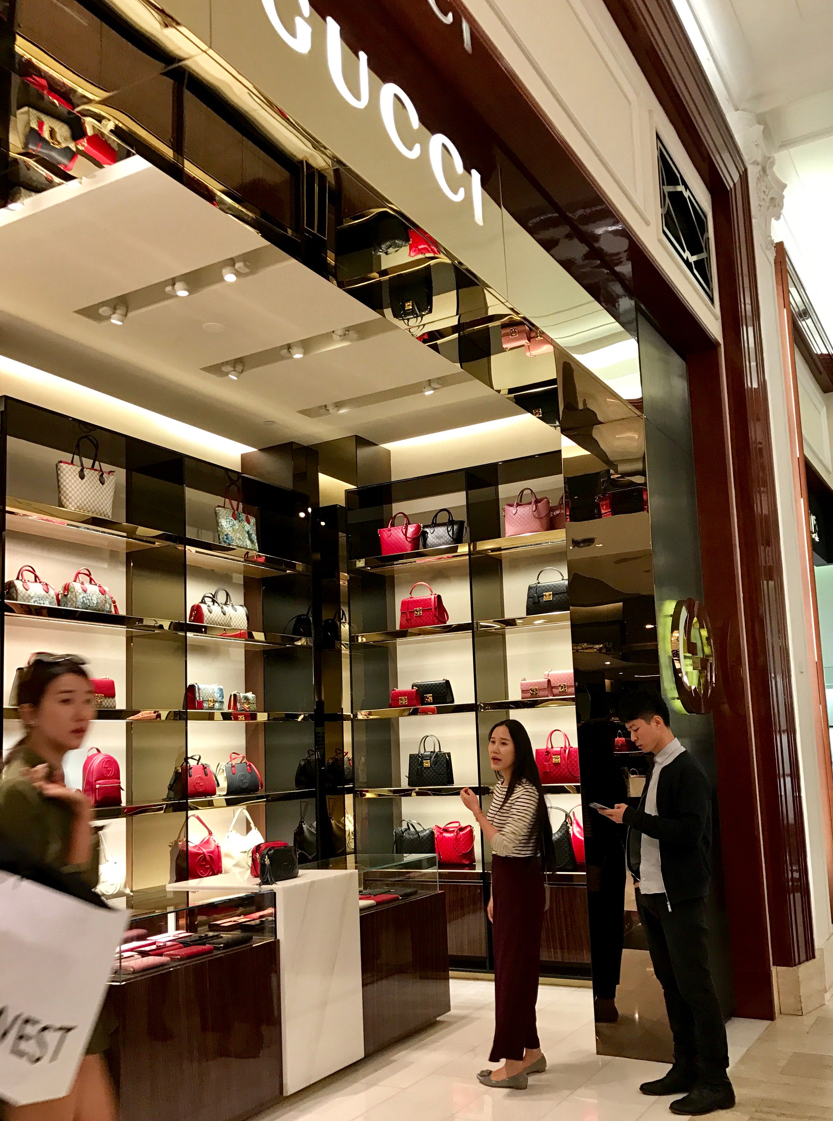 gucci store in saks fifth avenue