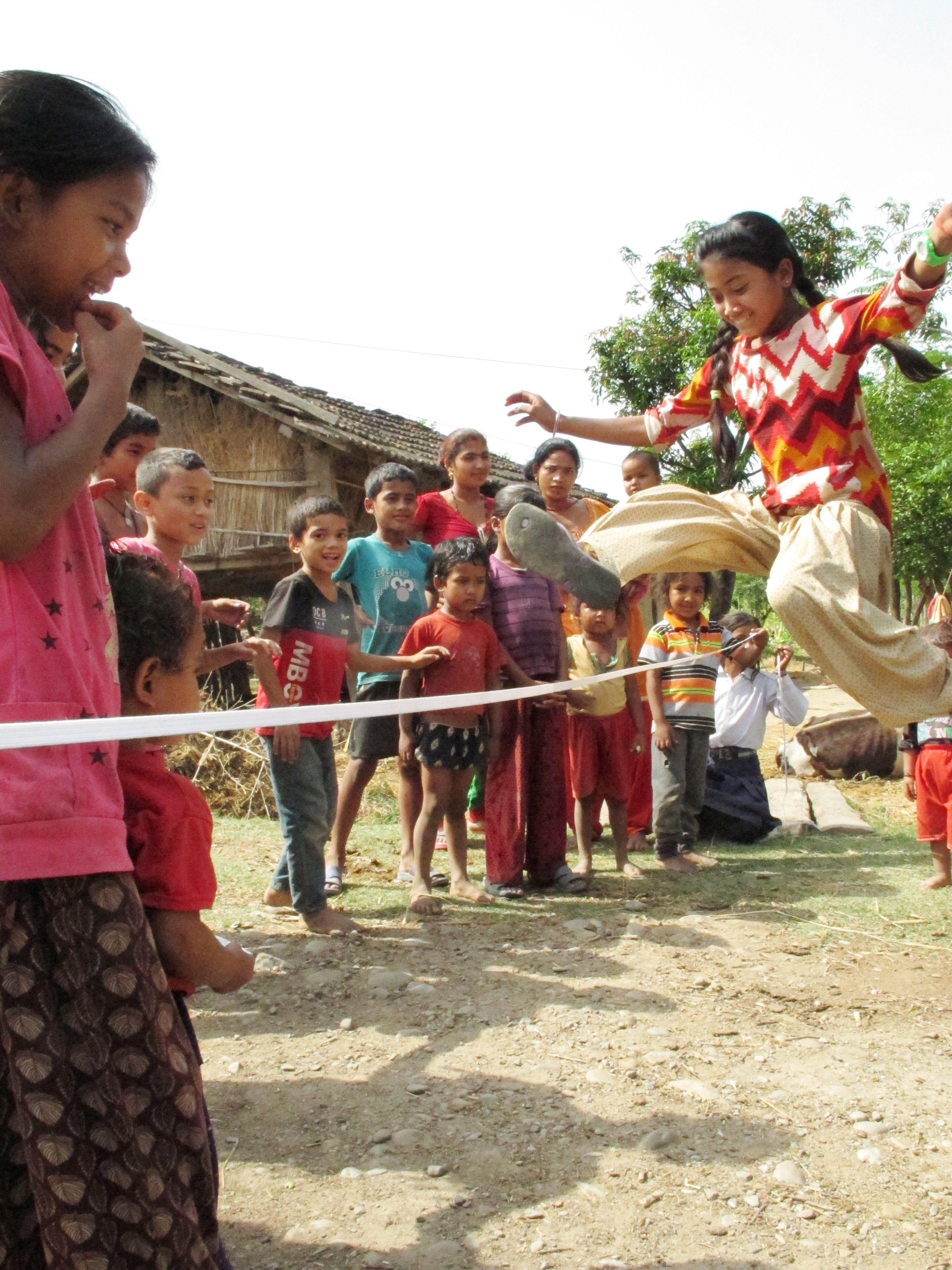 ネパール バイシャクハ村学校建築報告 ネパールのバイシャクハ村に滞在し 村人たちと一緒に学校建築に携われたのは とても By Kay Tsuji Build A School In Nepal Medium
