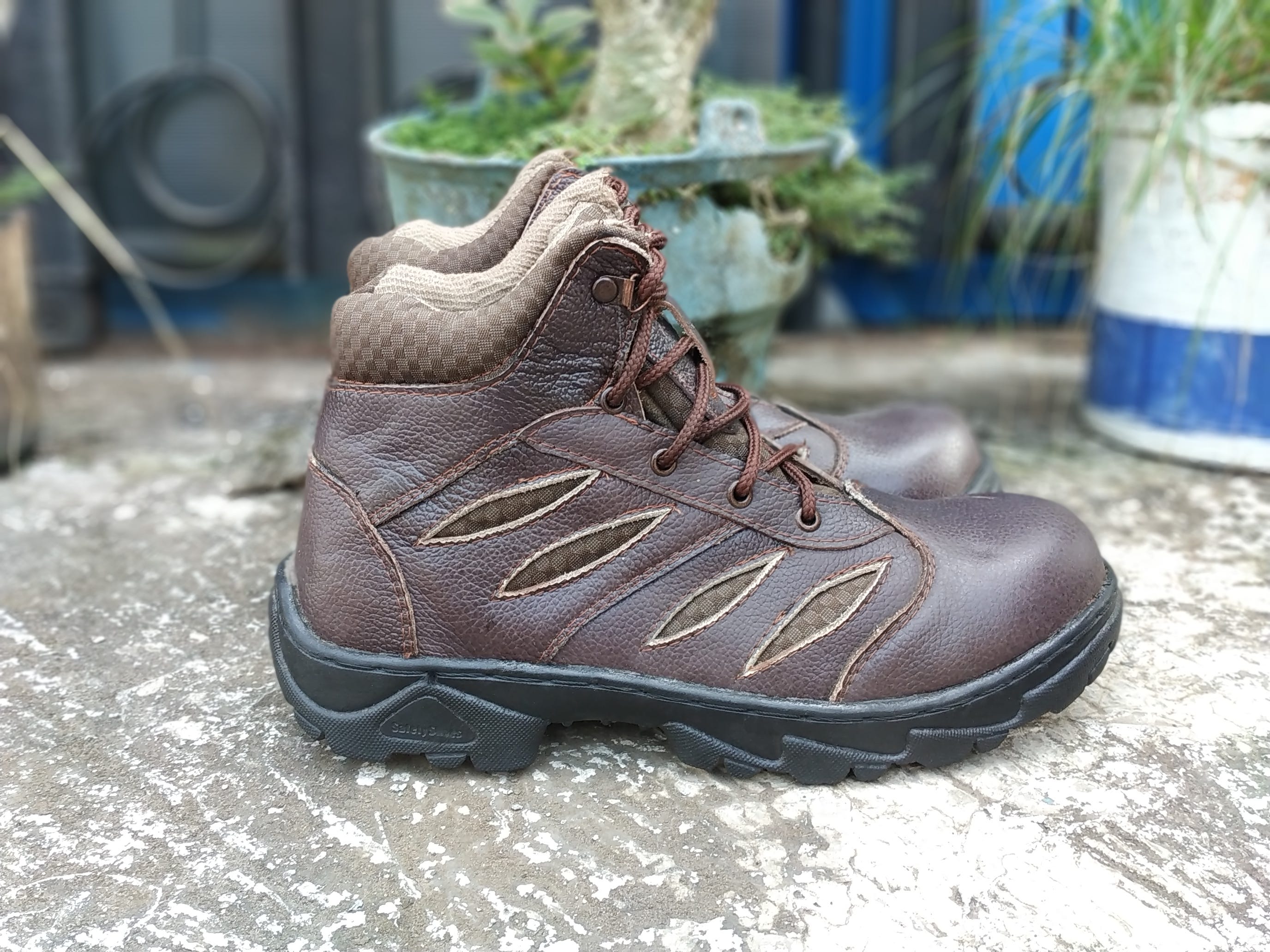 sepatu safety wolverine