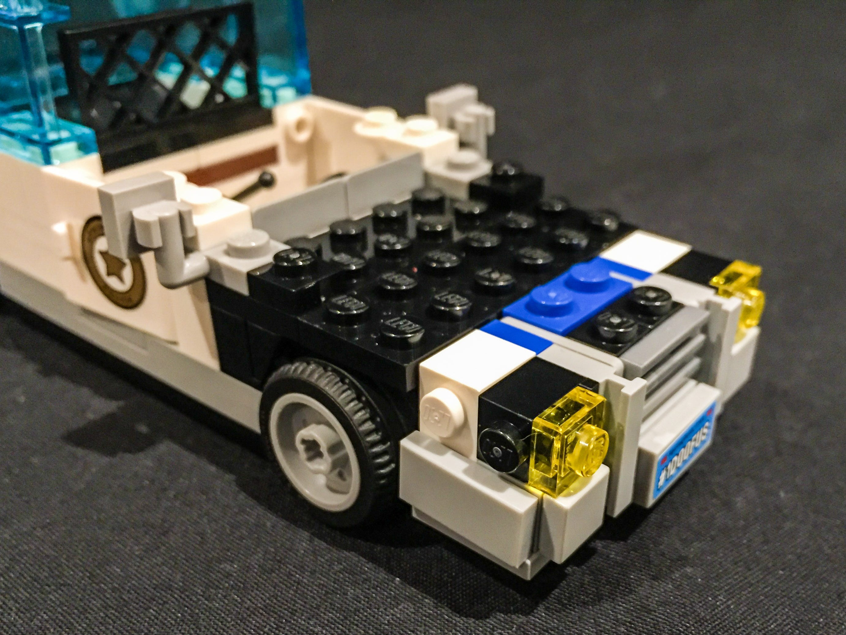 Lego Wheel Hole Round for Wheels Holder Pin with Black Tire 4 plates with pins