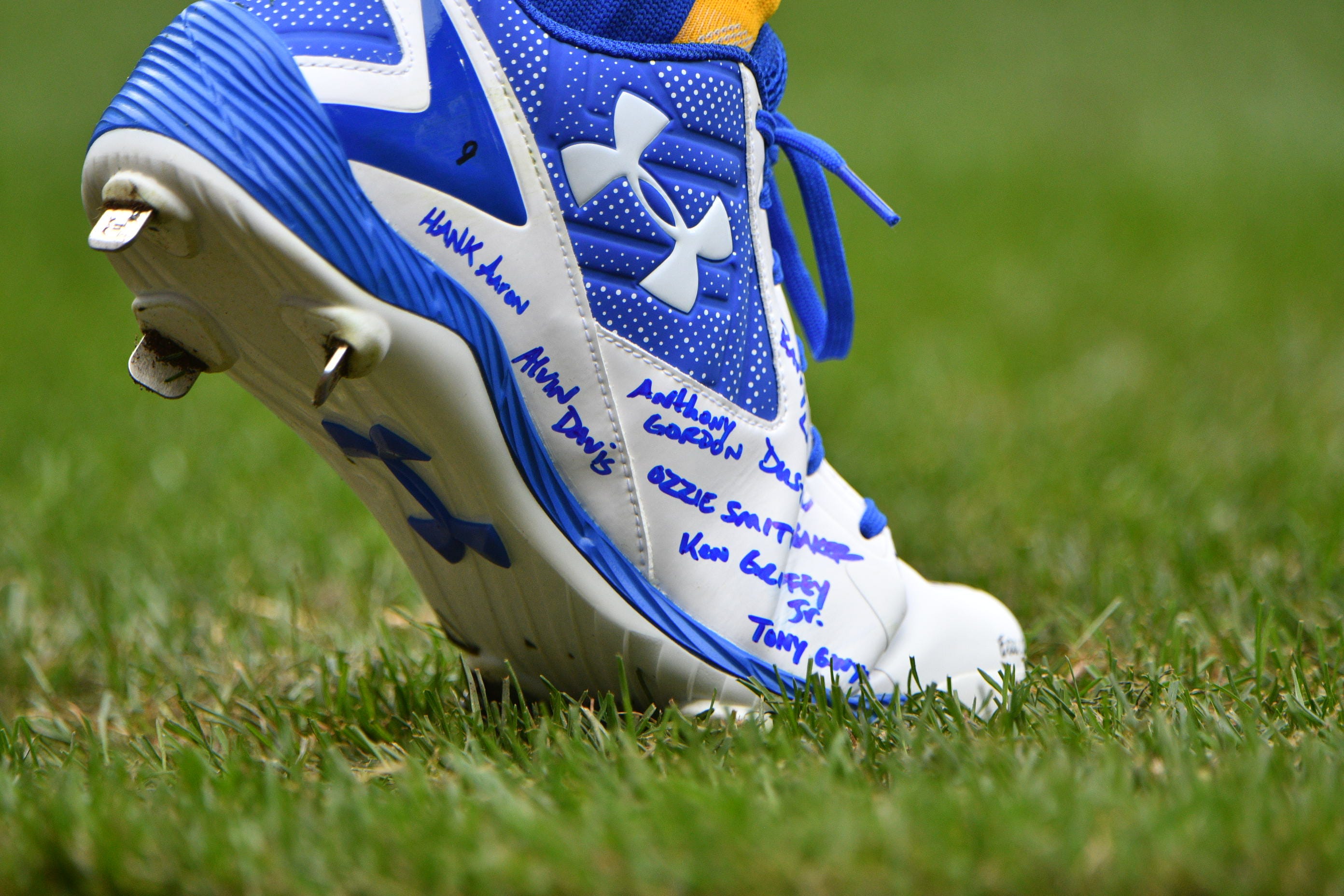 jackie robinson cleats