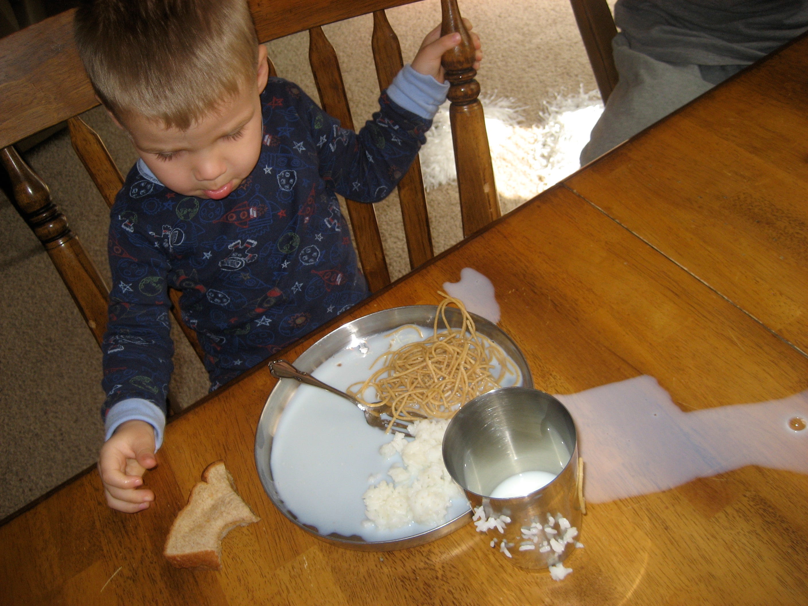 5 ideas to prevent your baby from spilling food all over the place | by