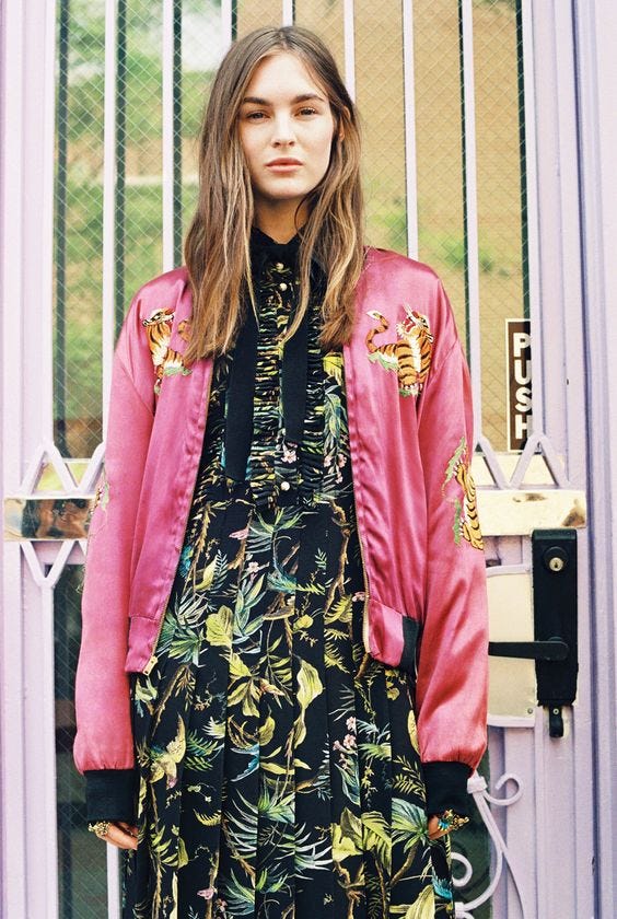 Tropical prints inspirasi motif seru untuk gaya liburanmu